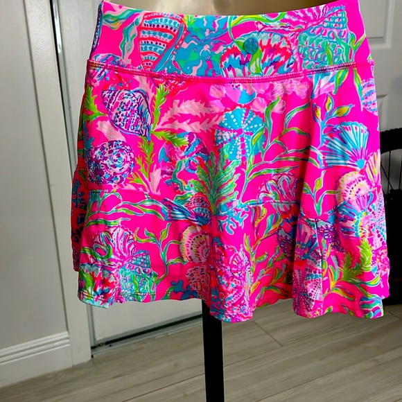 Lilly Pulitzer luxletic tennis skort with built in shorts. - Picture 4 of 7